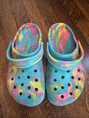 CROCS Kids Tie-Dye Clogs in Turquoise, Pink & Yellow